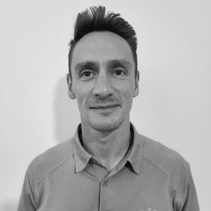 international-spine-centre-adam-burton-BW international-spine-centre-adam-burton-BW